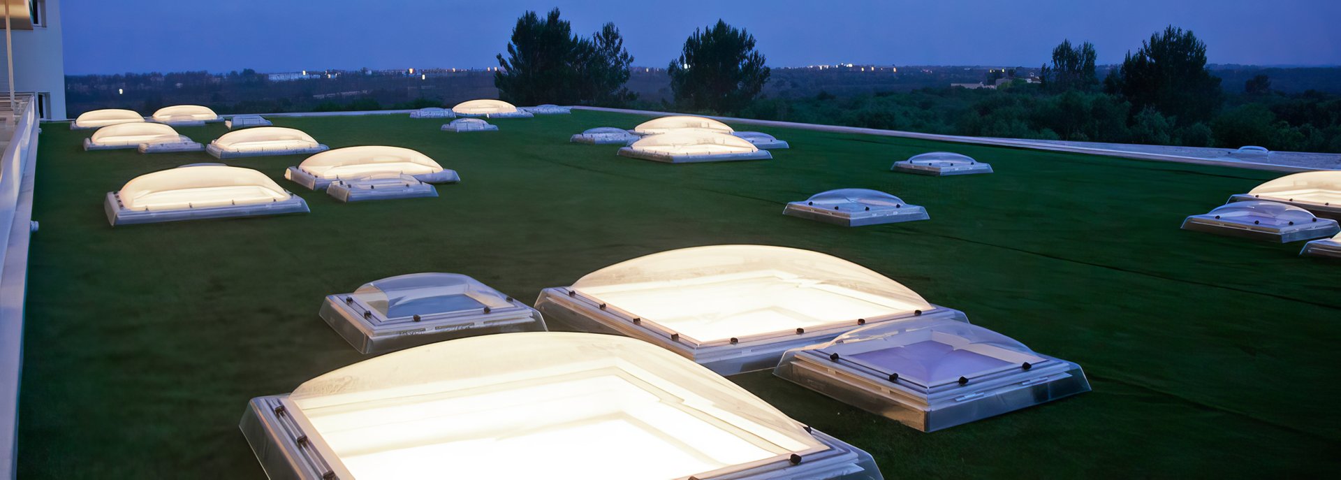 מוצרי מדף — VELUX · ESSERTEC · מנועים