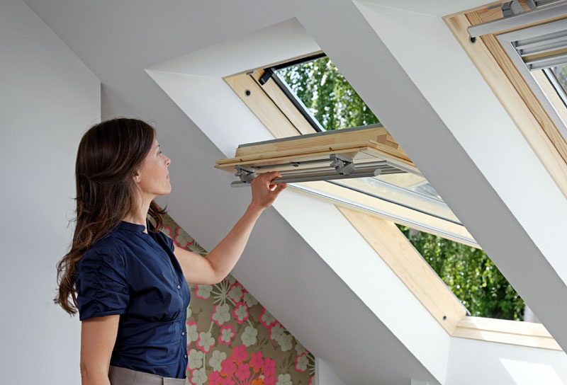 חלון VELUX ציר מרכזי — מבט פנים